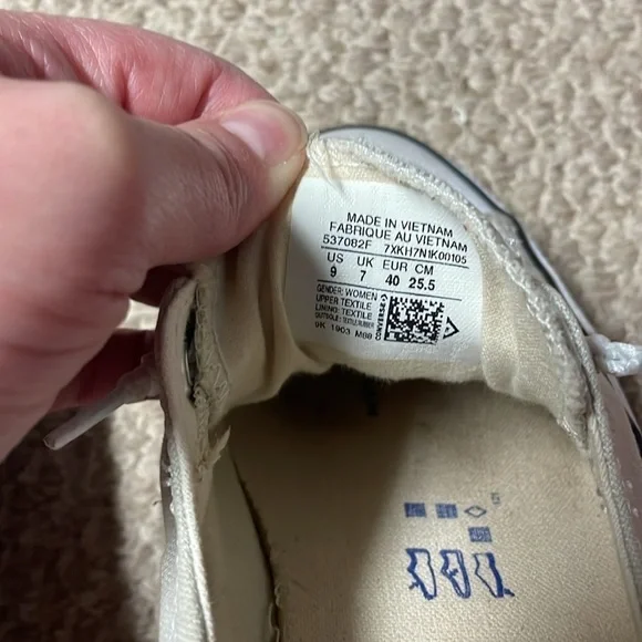 size 9 cream color Converse All Star sneakers - Picture 6 of 6
